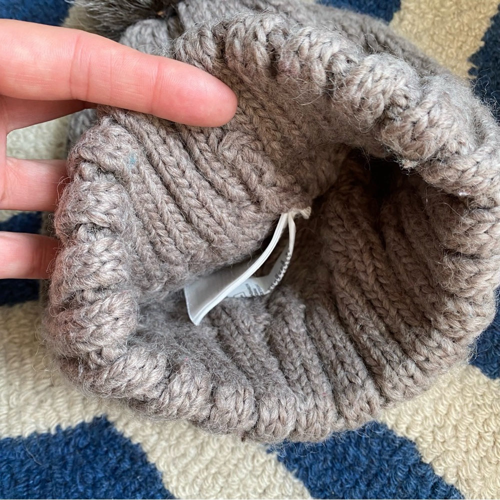 ❄️ H&M GREY WOOL BLEND FAUX FUR POM POM CABLE KNIT WINTER HAT! - Picture 13 of 15